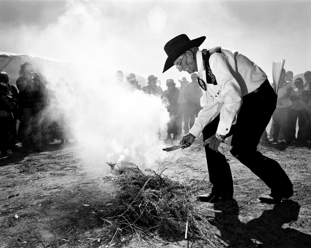 Art and Documentary Photography - Loading 20061104_OnesimoLightsFire.jpg