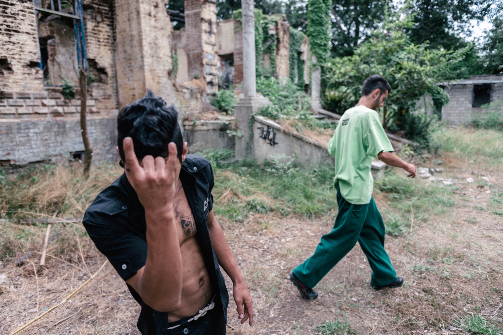  The signs and gestures they in... norms. Rasht, Iran, Jun 2014. 