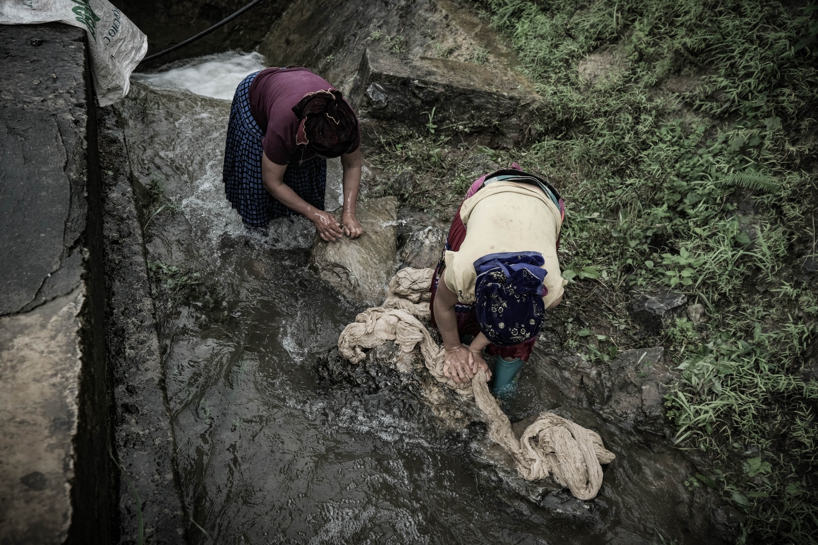  Hmong Women Washing, Mountain Pass, Yen Minh, Vietnam 