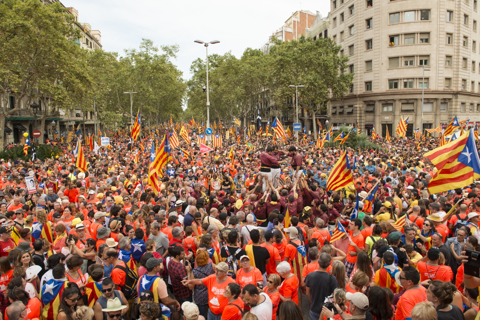 09.11.18 Over 1 million Catalu&a_e release of political prisoners