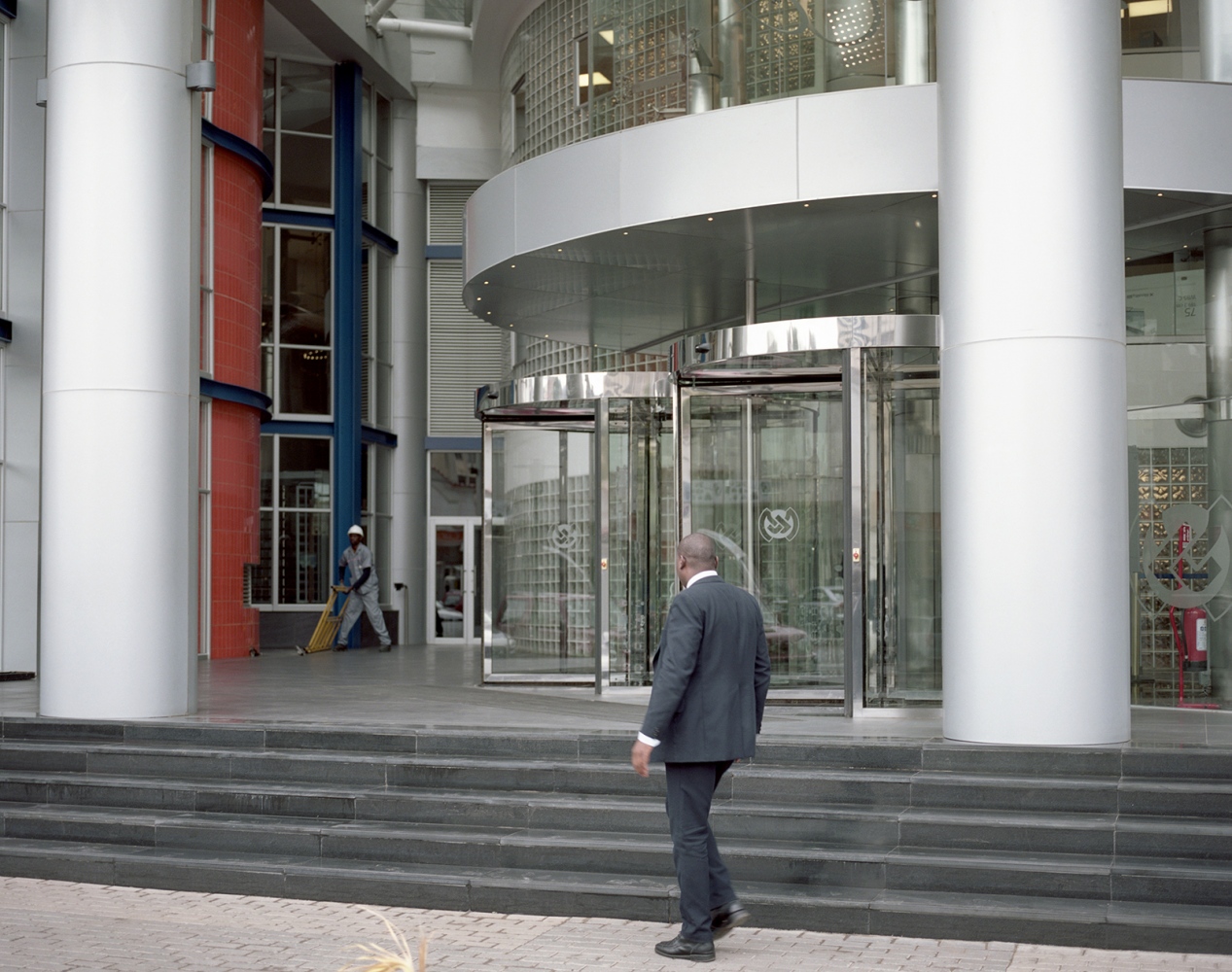  A view of the entrance of the new building of the Bank of Mozambique. 