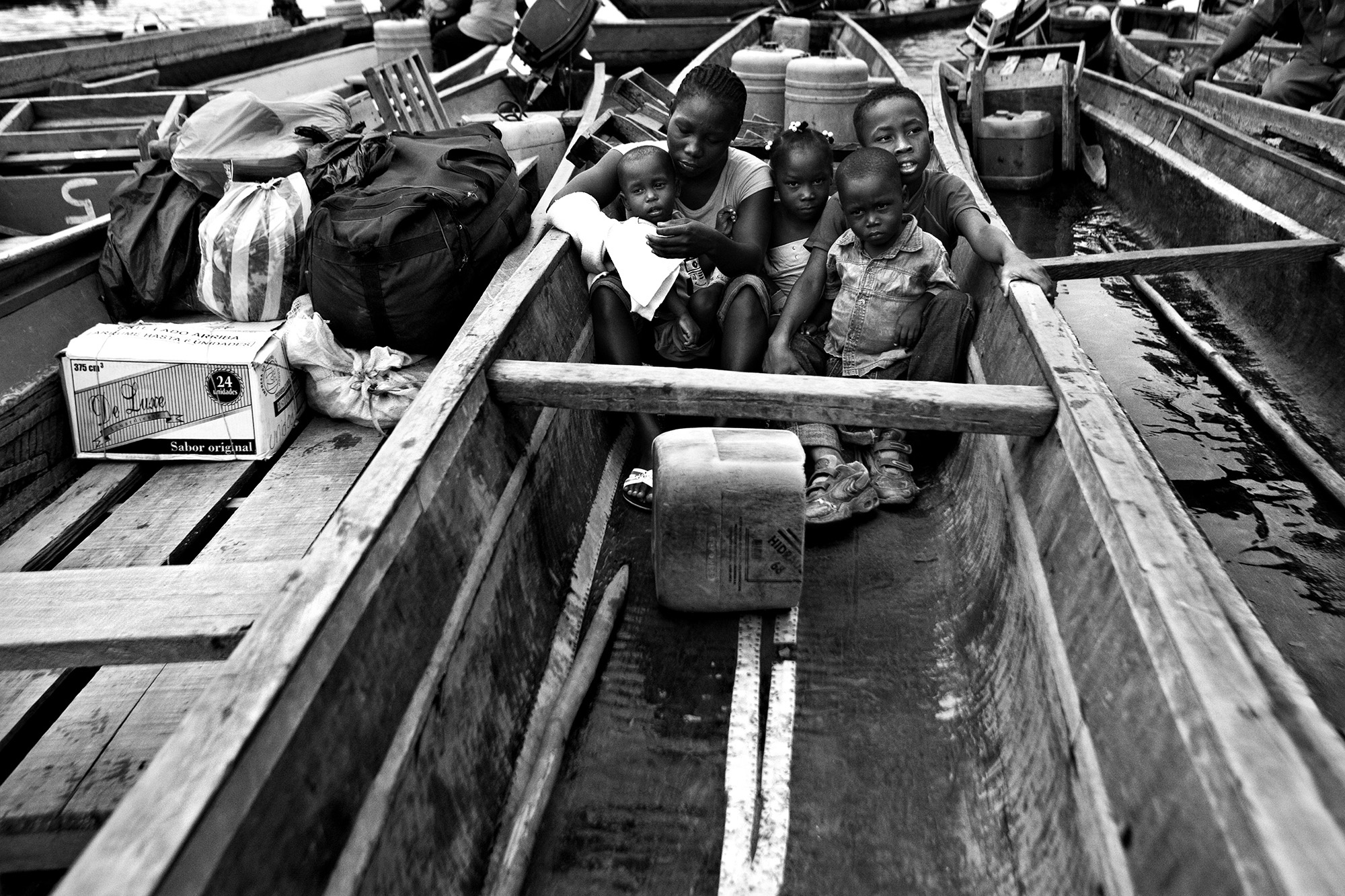 Forced Displacement in Chocó - A family hopes that the boat in which they find...