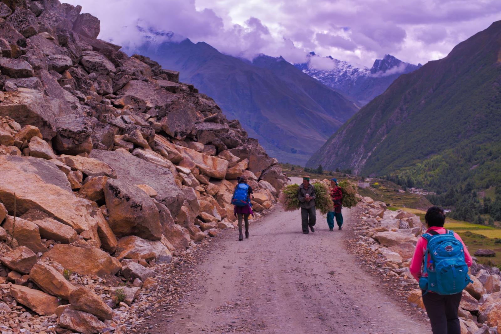 Hiking in the Himalayas in nort...l Pradesh &nbsp; &nbsp;