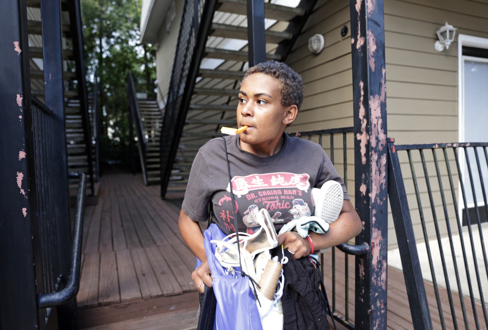  Ravyn Frazier, 15, hustles to ... because she is also unhoused. 