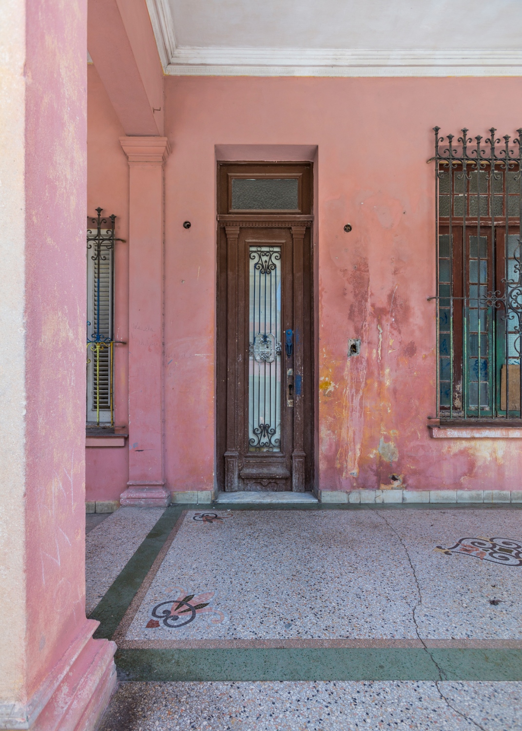 Photographing Cuba: My Myth, My Reality - The
front door of Luz House, where my mother&rsquo;s family lived. I have many
photographs...