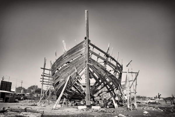 the last dhows : Ship builder of the sea of Oman