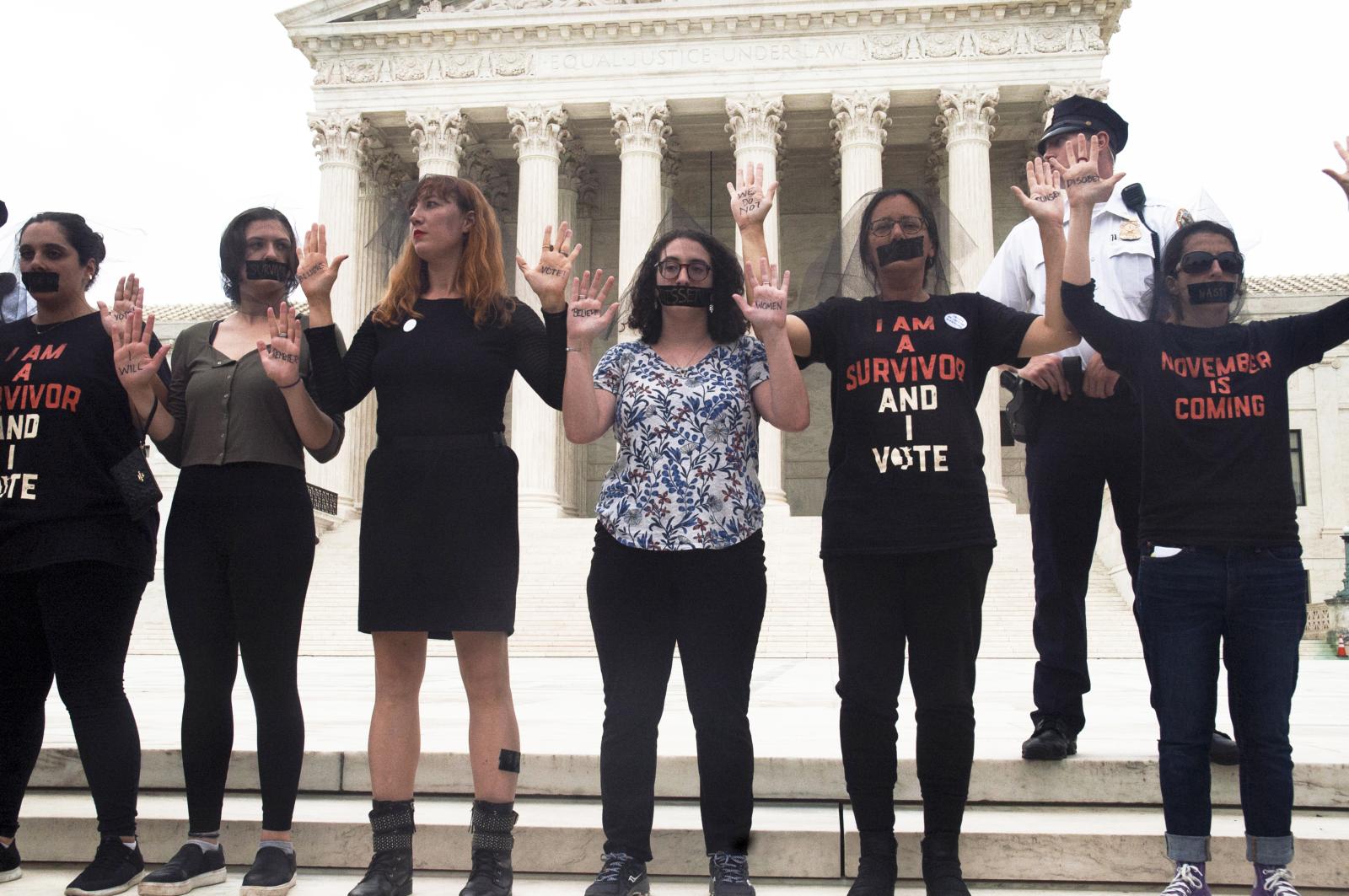 Line Up On The Steps of the Supreme Court 