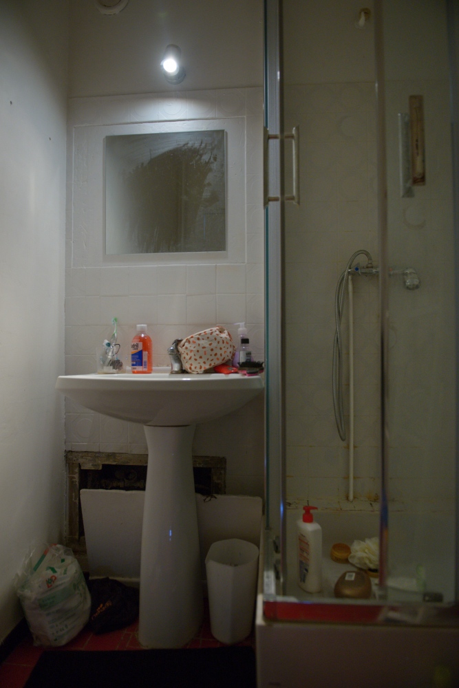 Les Solidaires - EN// The host of this bathroom has been inviting homeless...