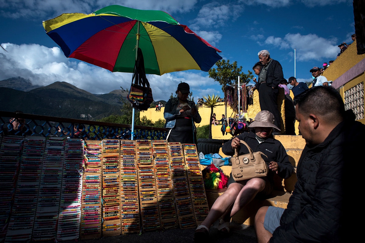 Image from Breaking News  -   Families enjoy the carnival holiday visiting the...