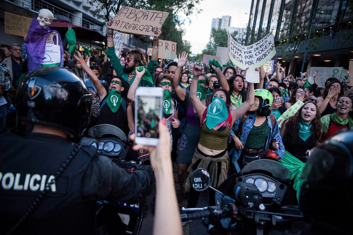 Image from Breaking News  -   Feminist March in support of the legalization of...
