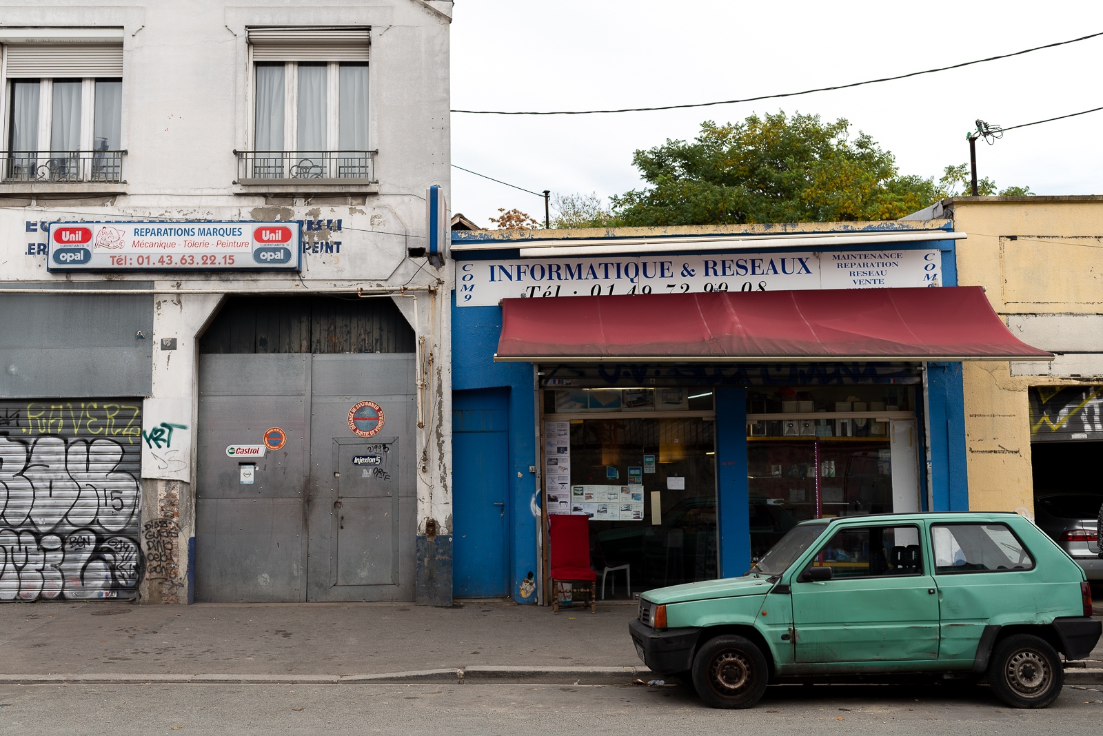 Bagnolet -  Bagnolet, Avenue Gallieni. An old shop Computer and...
