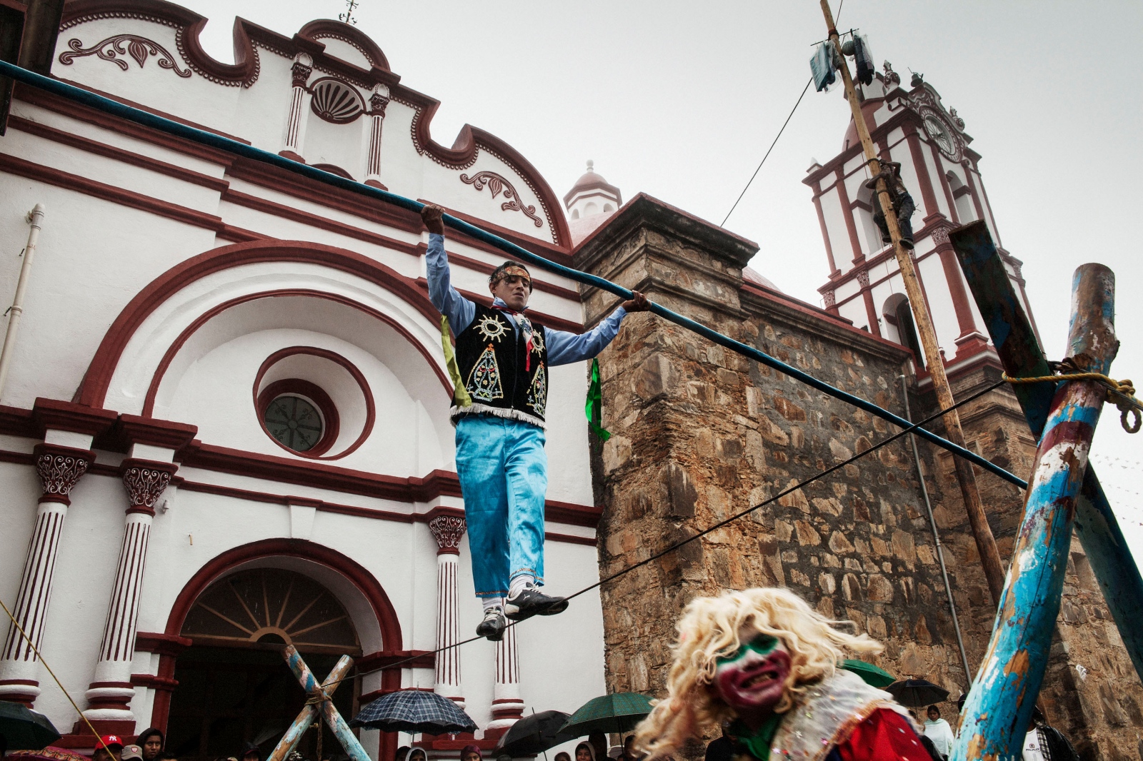 TALEA DE CASTRO, JANUARY 15, 2012. Acrobats from Otatitlan de Morelos participate in the celebration of town&#39;s saint, Dulce Nombre de Jes&uacute;s.