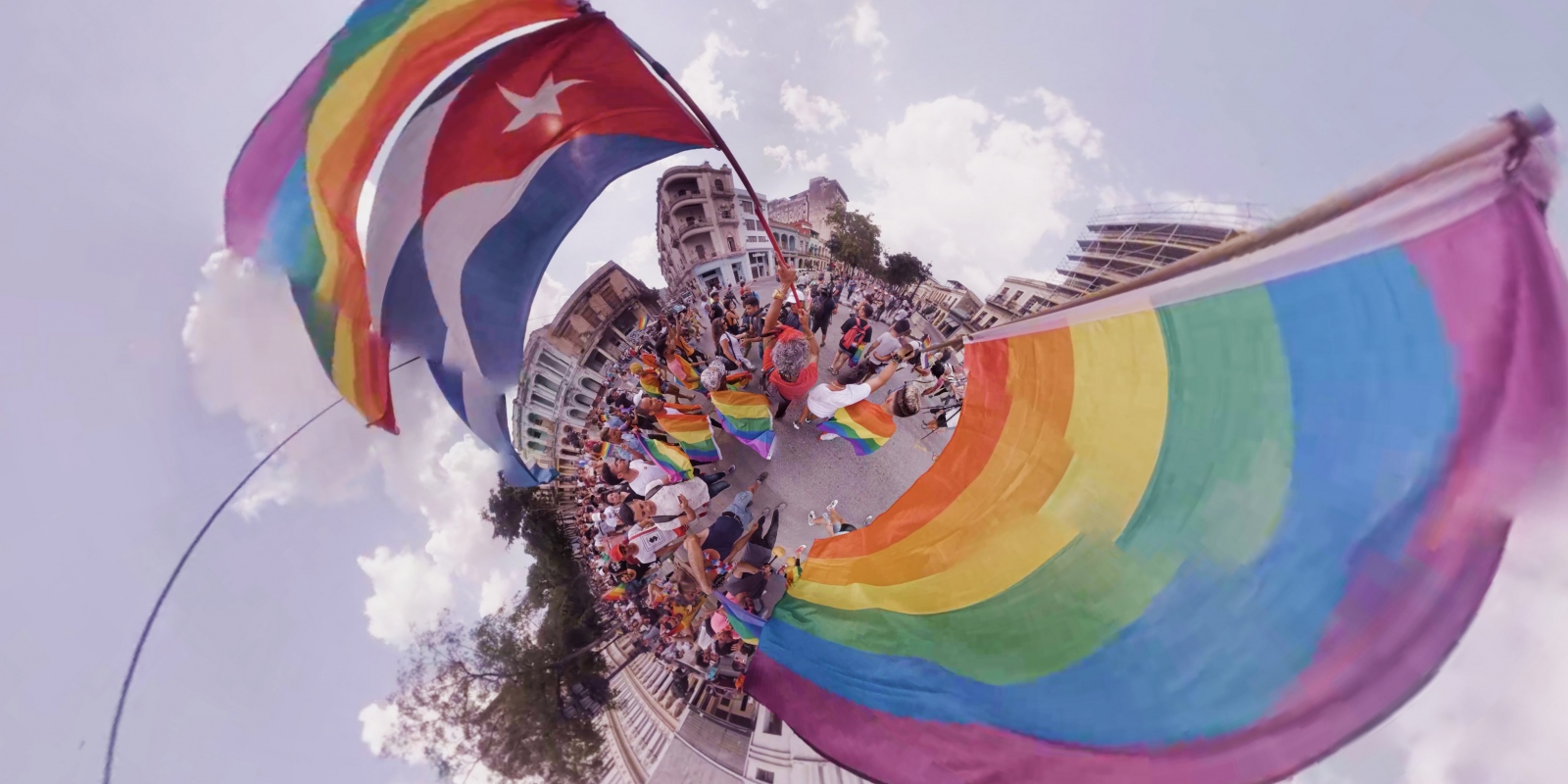 Thumbnail of LGBT independent parade in La Habana  