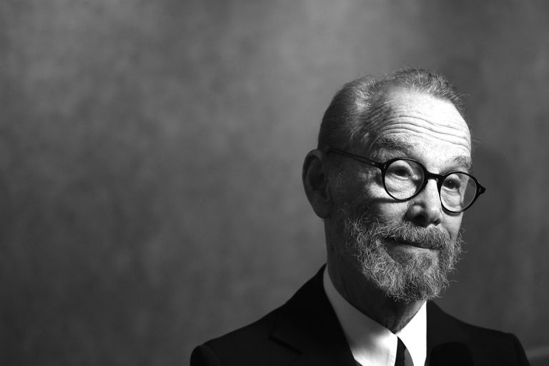 Joel Grey Hates That Floral Arrangement, and He's Not Afraid to Tell You