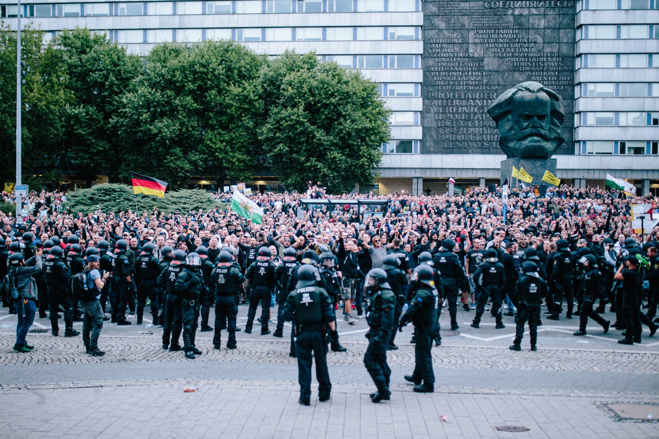 Far-right Intrumentalizes Death of Young Man in Chemnitz - Several thousand participate in the rally.