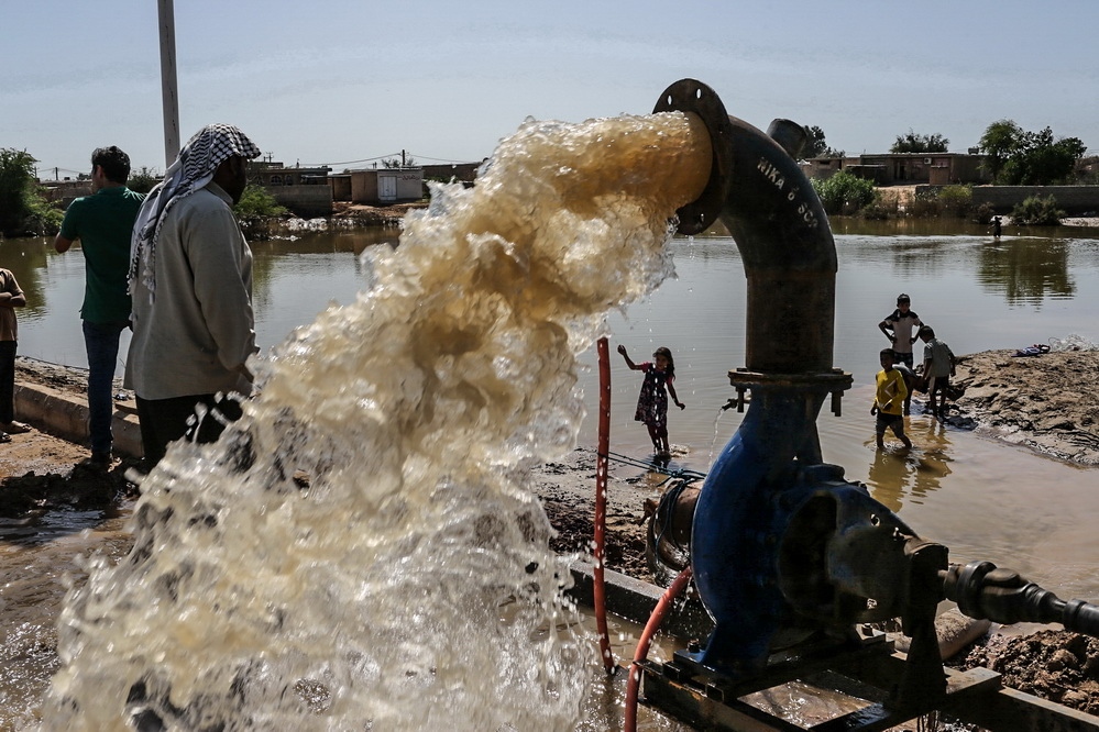 When the flood swept our homes - Two weeks after floods in Ahwaz , people are pumping...