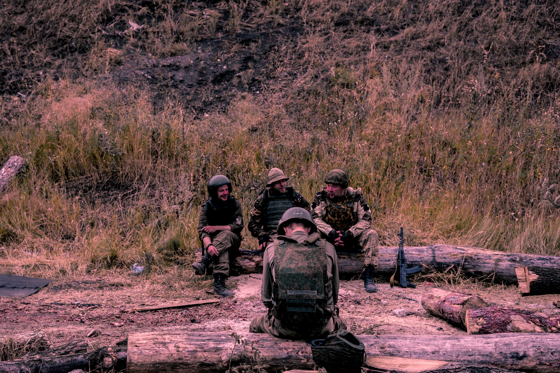 Magical Colors of war:DONETSK- UKRAINE : -   Les separatistes ont plusieurs taches a accomplir des...