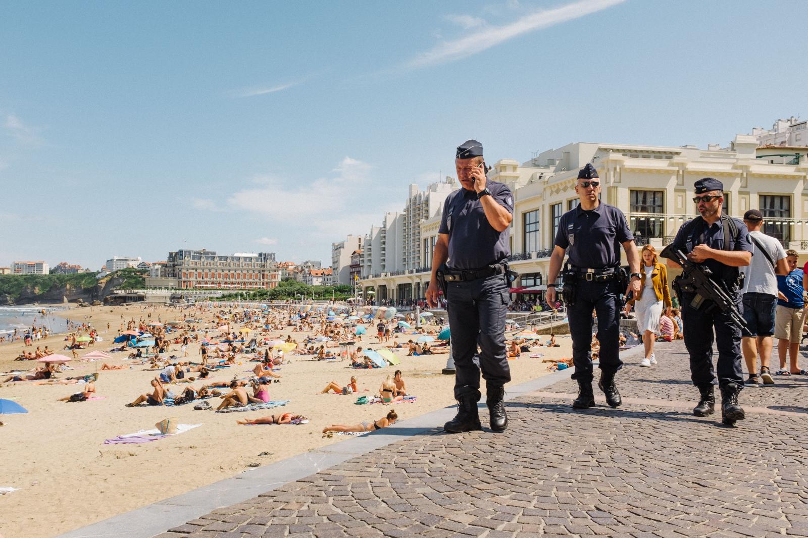 2019-08-21 - Armed police patro...ande Plage&#39; in Biarritz