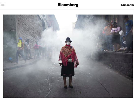  An indigenous woman wears a ma...er: David Diaz Arcos/Bloomberg 