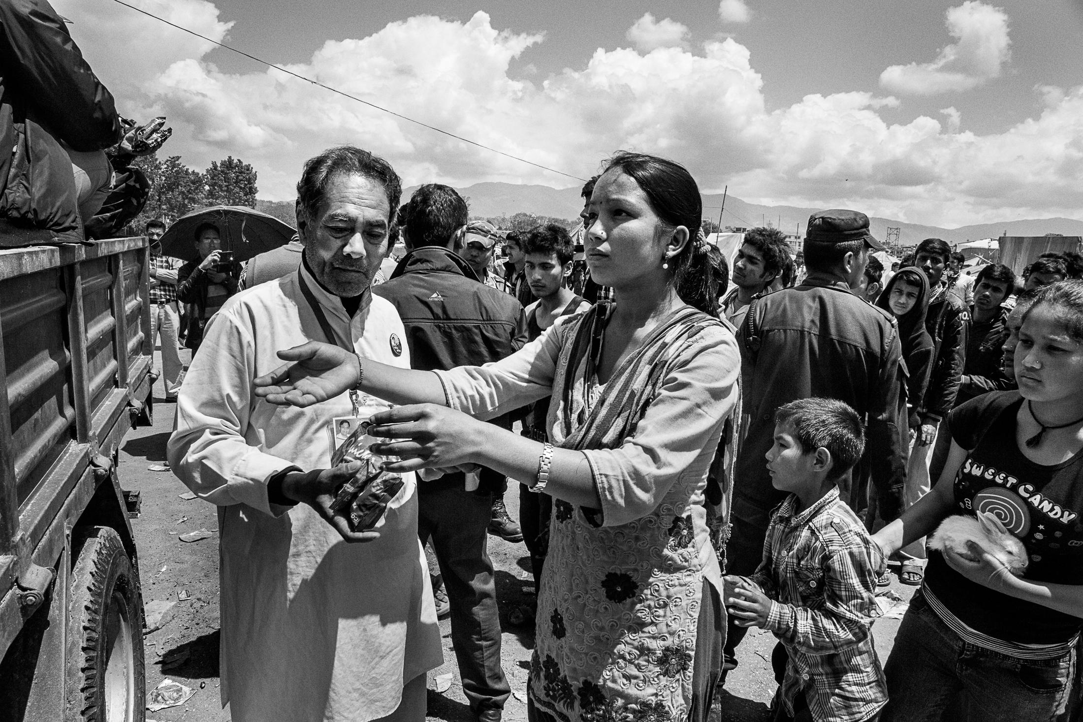 Art and Documentary Photography - Loading 007_Earthquake-endurance-Nepal-Omar-Havana.jpg