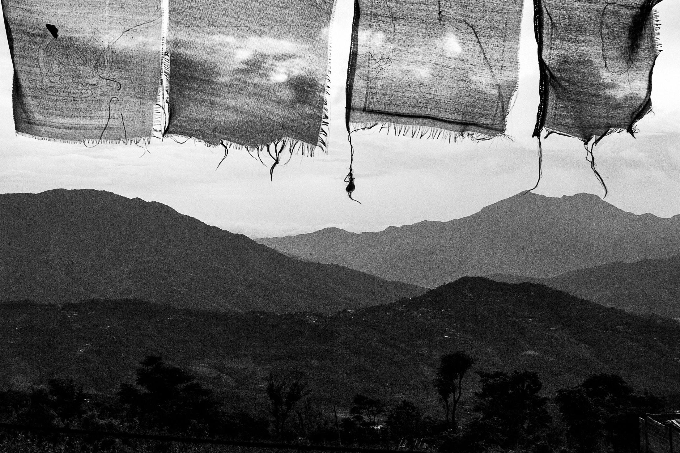 Art and Documentary Photography - Loading 020_Earthquake-endurance-Nepal-Omar-Havana.jpg