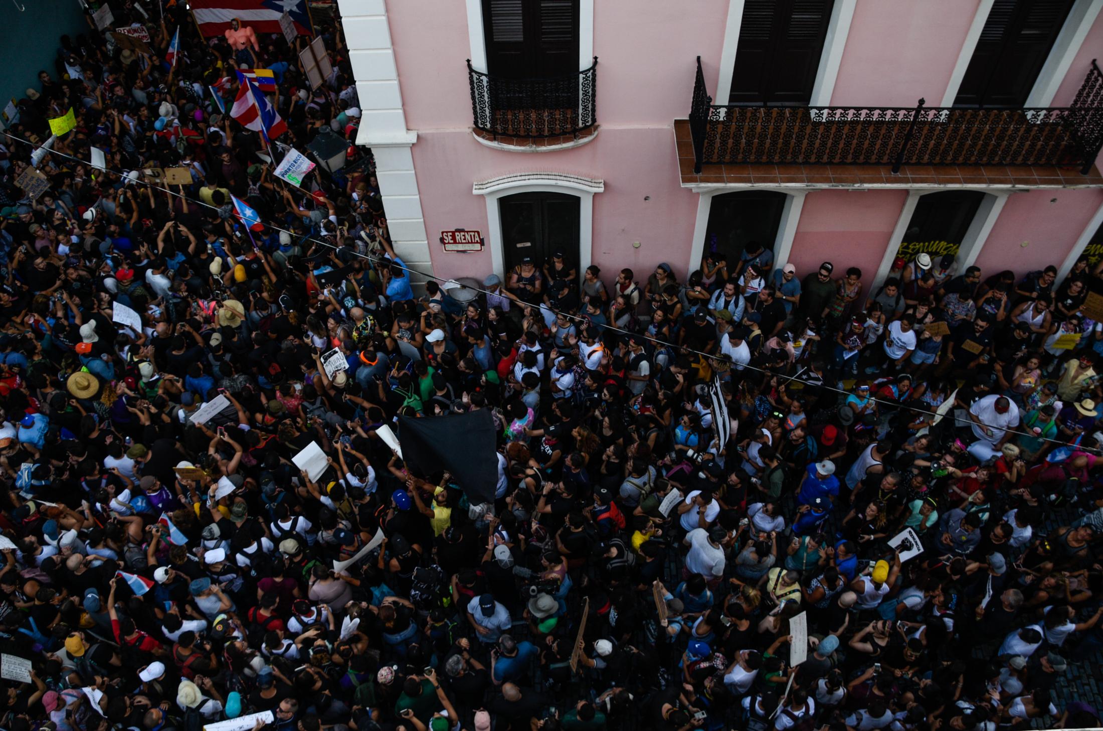 Protest at the Fortaleza.