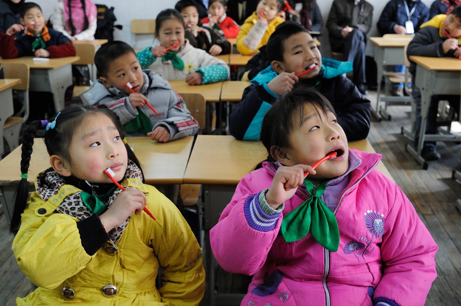 Second grade students in a dent...i. Shanghai, China January 2009