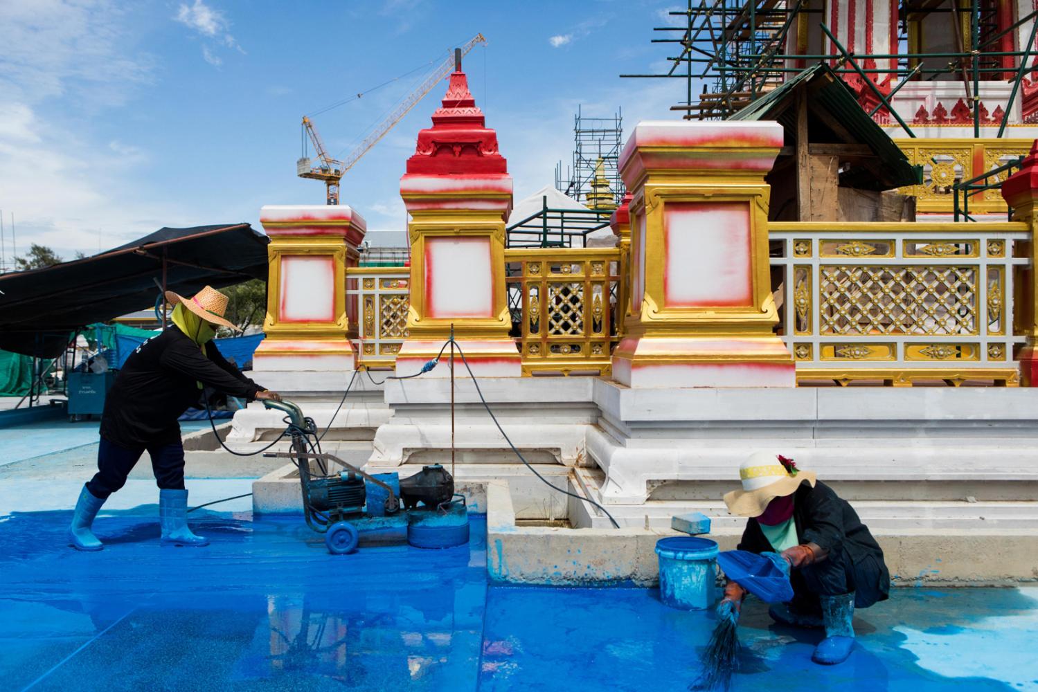 Singles - Construction work underway in Bangkok for the crematorium...