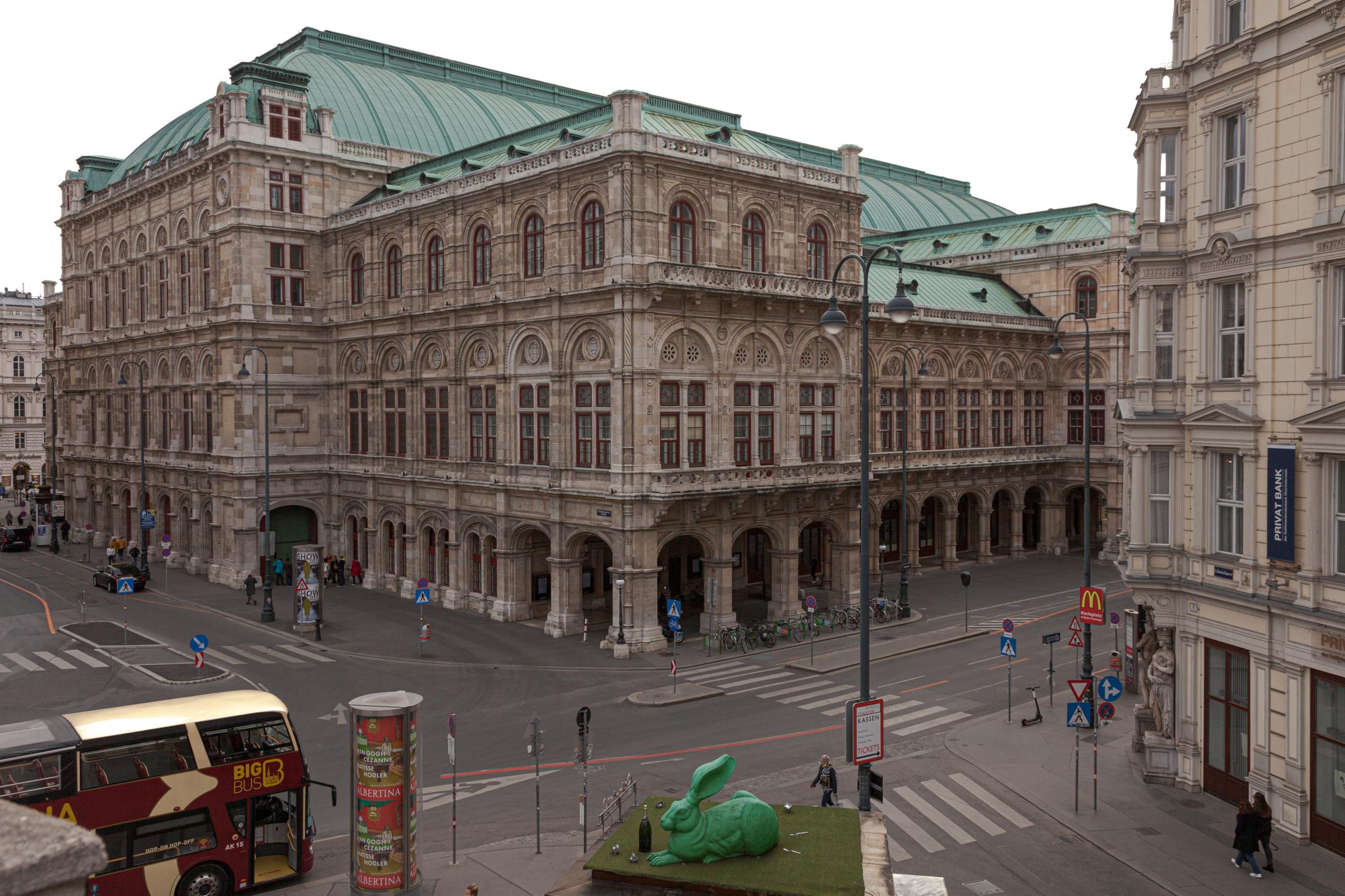 Coronavirus"™ Footprints in Vienna, March 2020 - The squares around Vienna Opera are usually crowded with...
