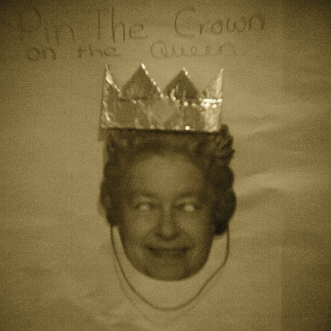 Pin the crown on the Queen