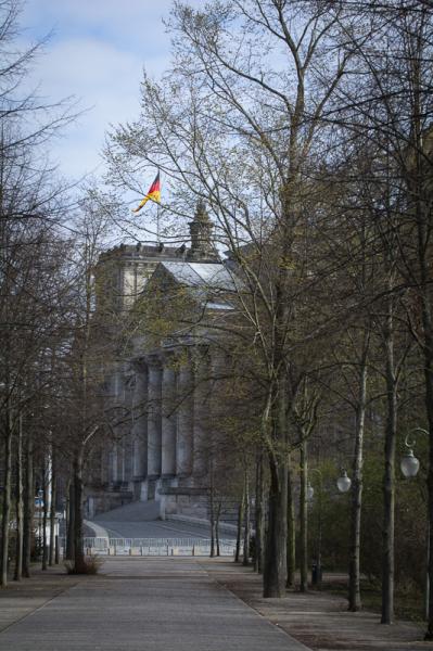 Berlin-Corona - Looking through to the Reichstag (German Parliament) from...