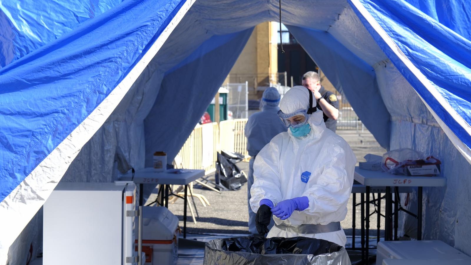 Image from Photojournalism - New York - April 6, 2020 - A coronavirus testing site is...