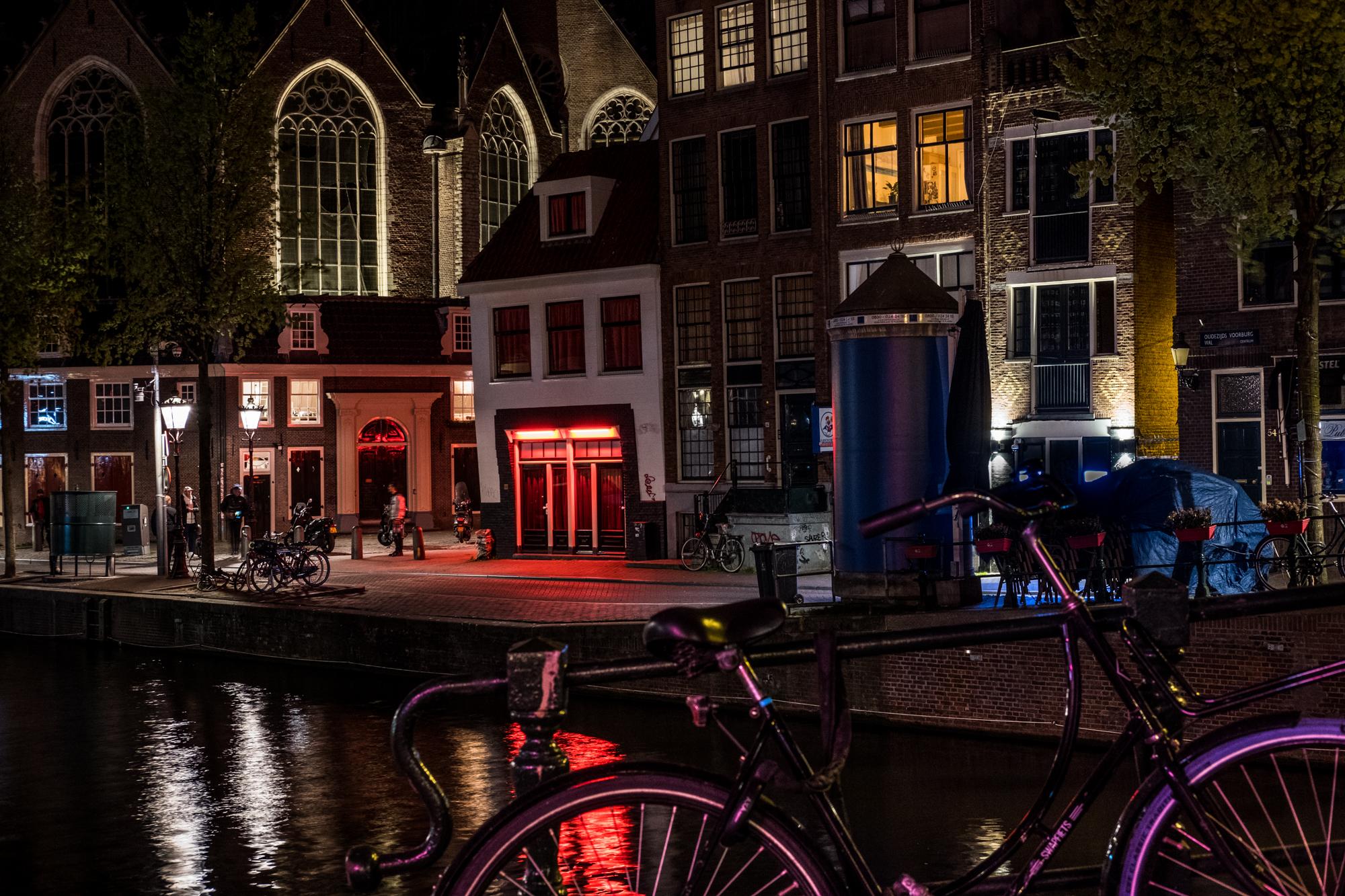 The Red Lights of the Wallen continue to shine bright even if commerce has been banned since the 15th of March. Many sex-workers have stopped...