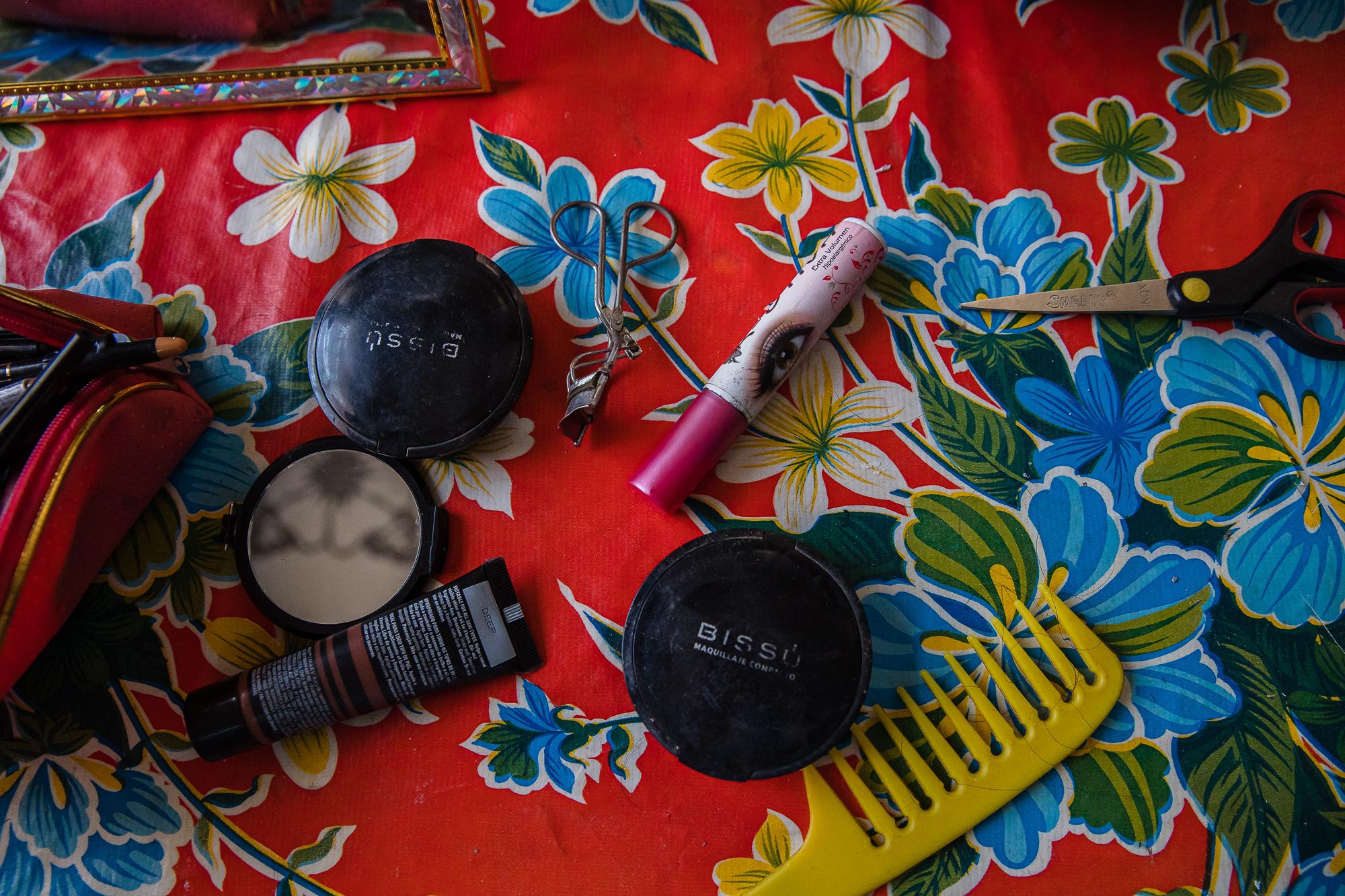  Estrella&rsquo;s make-up displayed on the table before she get ready. 
