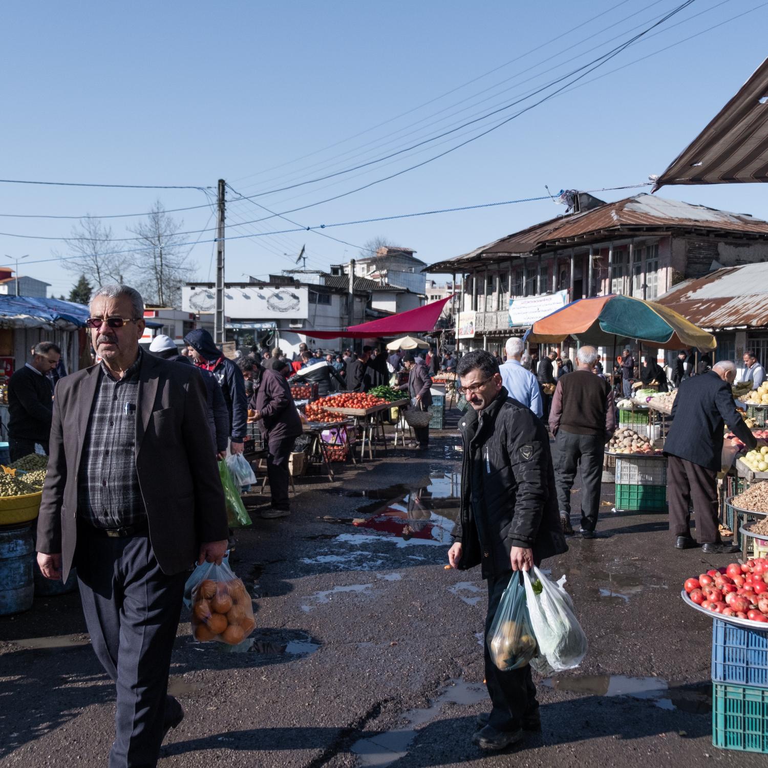  The market land, in everywhere is surrounded by mobile vendors who reach their peak of activity at the market days. 