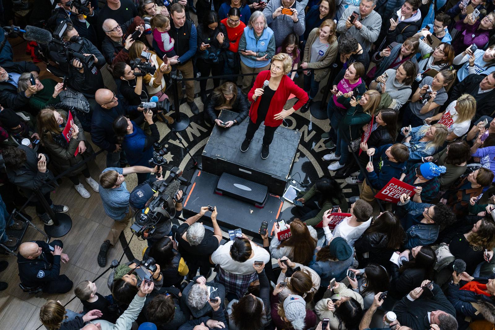 Politics - Elizabeth Warren talks to supporters at a campaign event...
