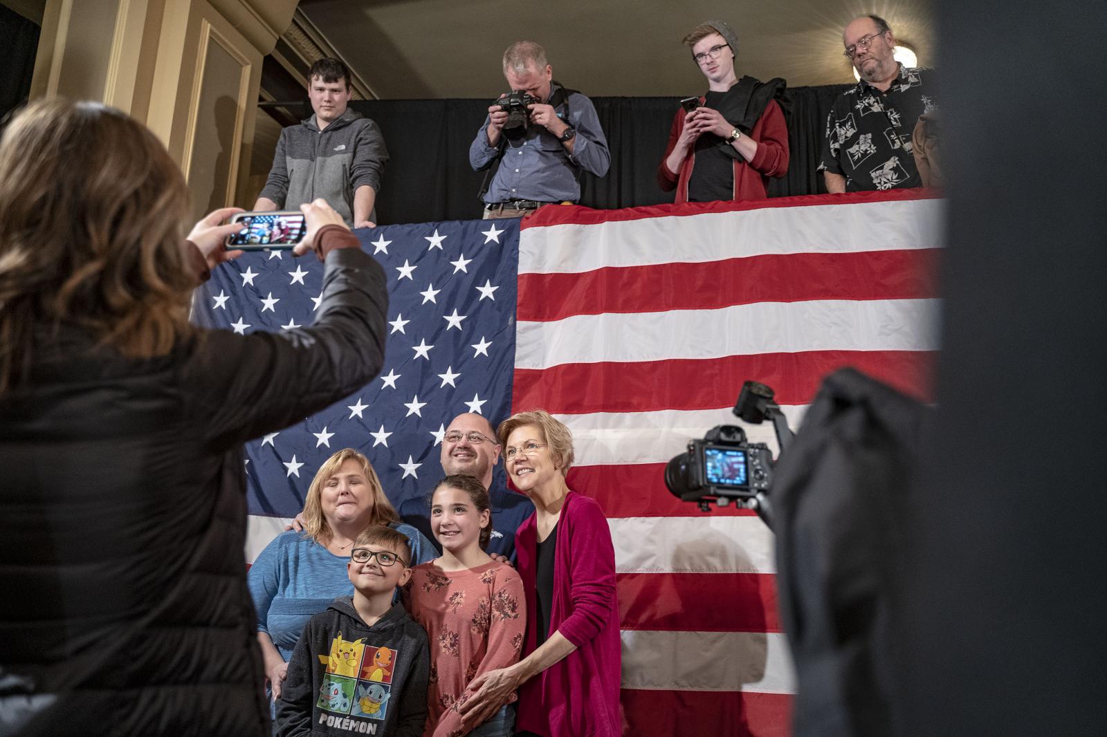 Politics - Elizabeth Warren takes a picture with Daniel and Molly...