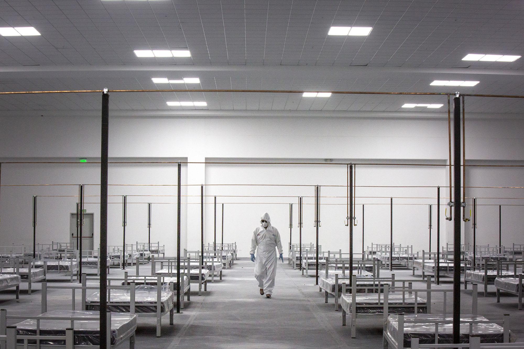 A worker during his day preparing the Temporal COVID 19 Attention Center on Thursday, Abril 30, 2020 in Quito - Ecuador. Johis Alarc&oacute;n for The New York Times