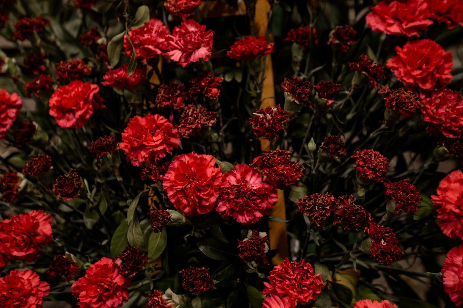 Red carnations are always the c...to decorate the image of Jesus.