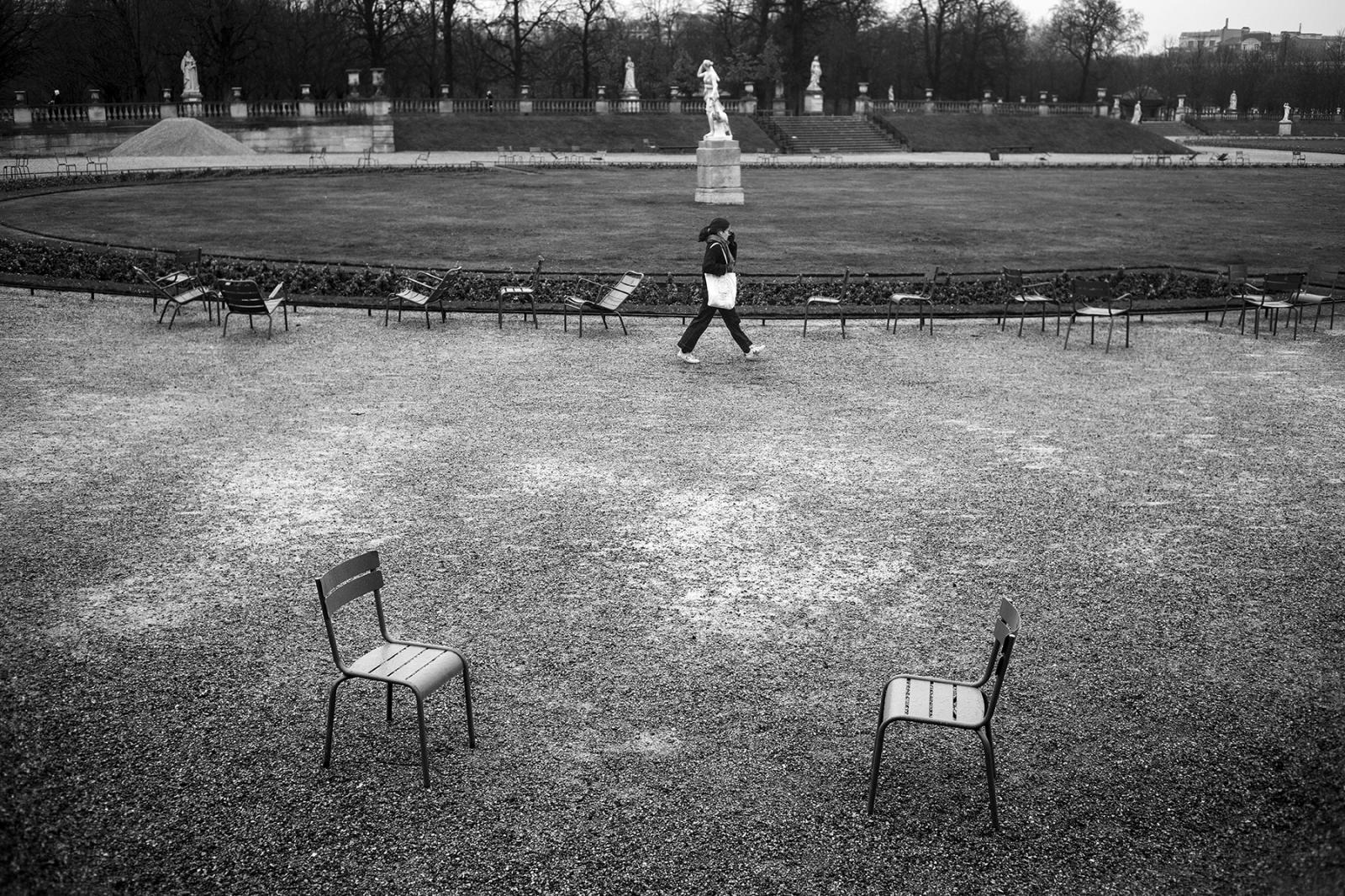 Les chaises du Jardin du Luxembourg by Robb Hill