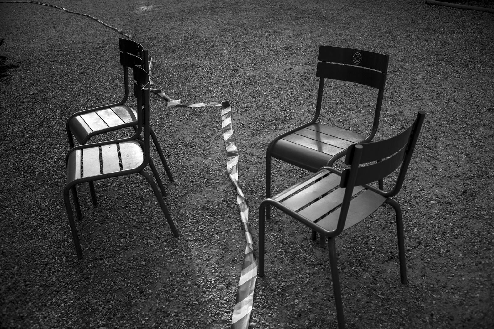 Les chaises du Jardin du Luxembourg by Robb Hill