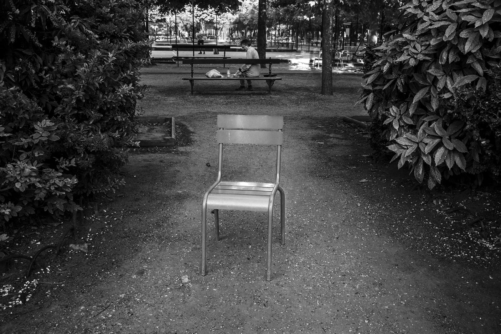 Les chaises du Jardin du Luxembourg by Robb Hill
