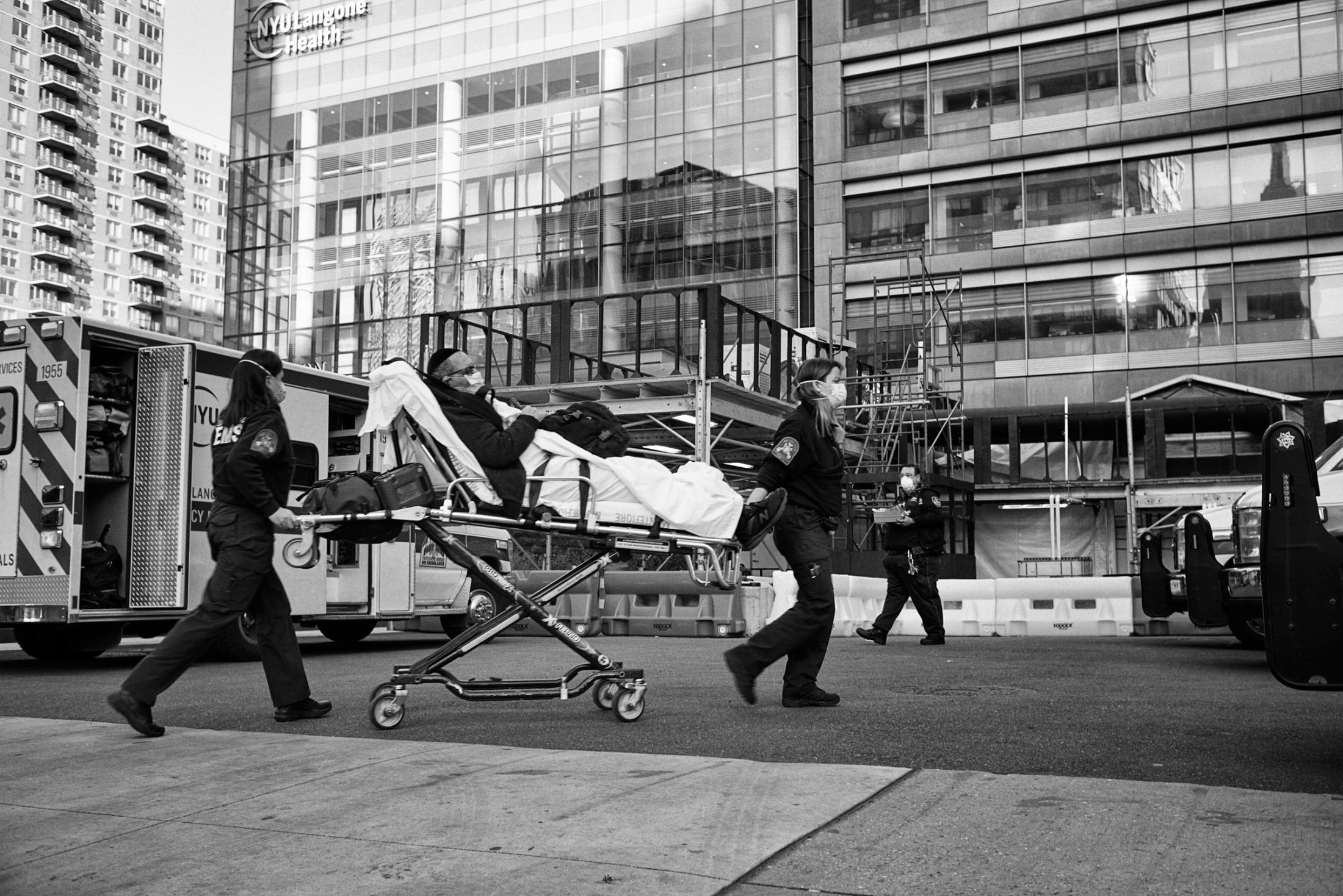 Dire Silence: NYC in Pandemic -  NYU Langone Tisch Hospital, New York. Apr. 22, 2020. 