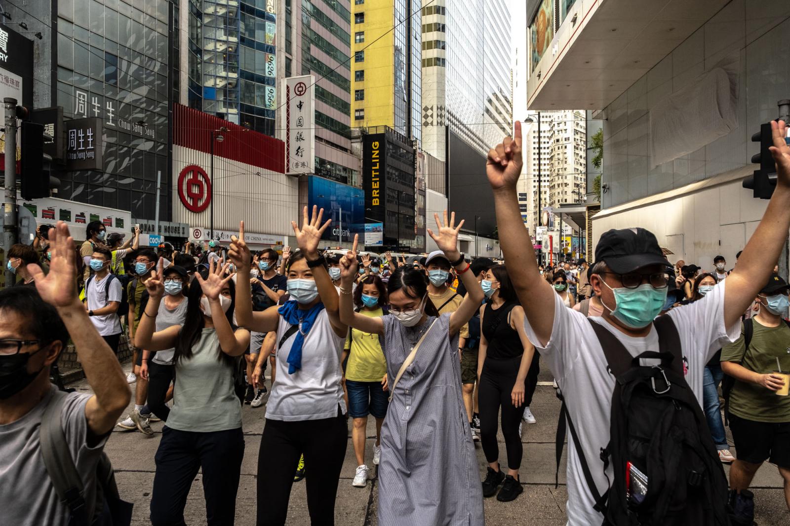 Protestors march along the stre...&nbsp;Hong Kong 01/07/2020.