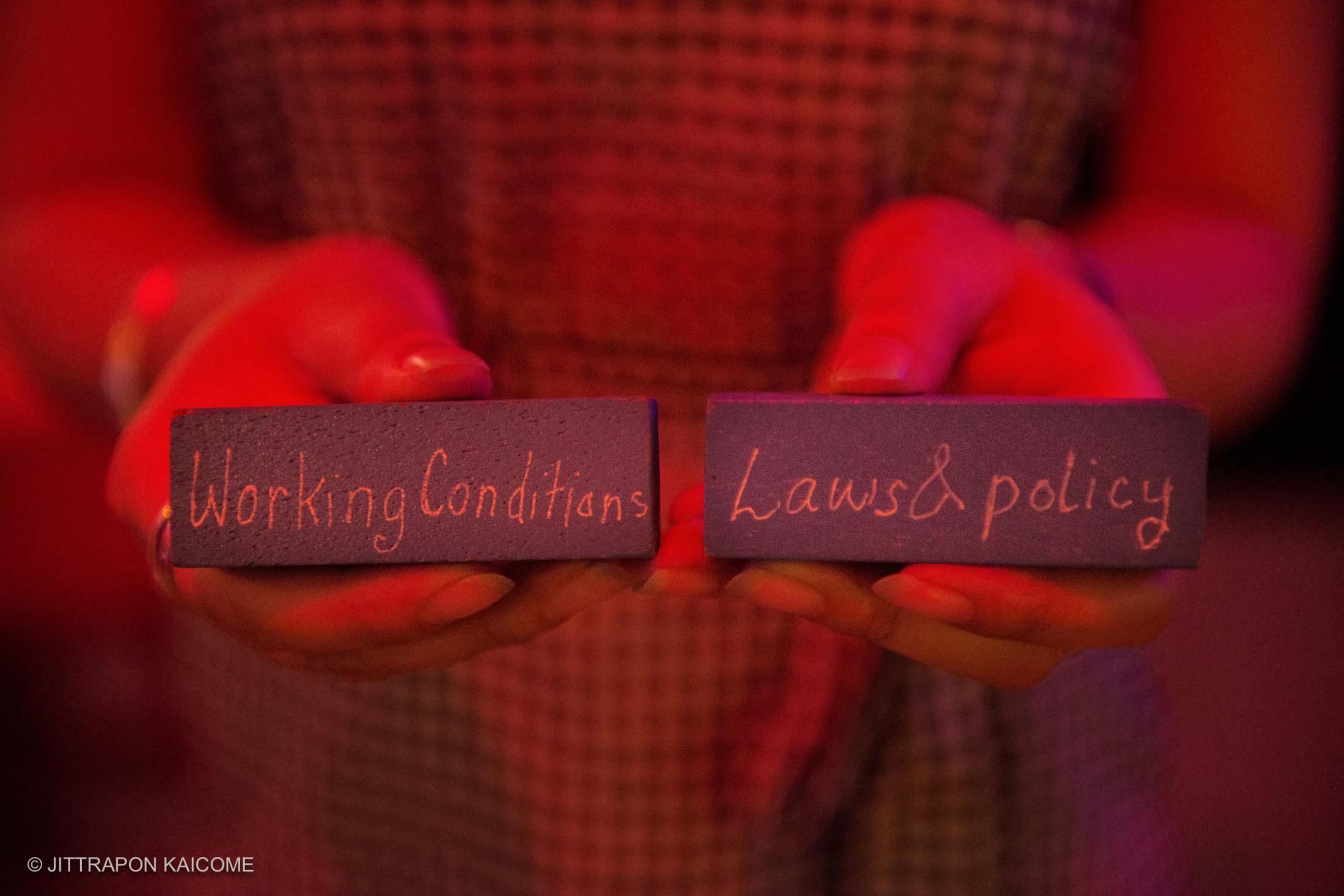 A message from these two pieces in the game of Jenta telling that these two words have been unfair to sex workers. In a working condition, sex workers have been abused by the unfair rules set by the business owner. Forcing them to dress in a certain way, consume alcohol at work, salary reduction if weight gain found, overtime pay is not paid at the minimum wage of the law. Laws and policies made prostitution illegal. Causing this type of work seen as a dirty job without dignity in society. These negative attitudes towards sex workers bring the disparity in society. 