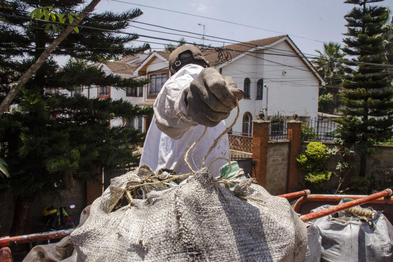 A reclaimed carrying loads of w...ing Landfill in Nairobi, Kenya.