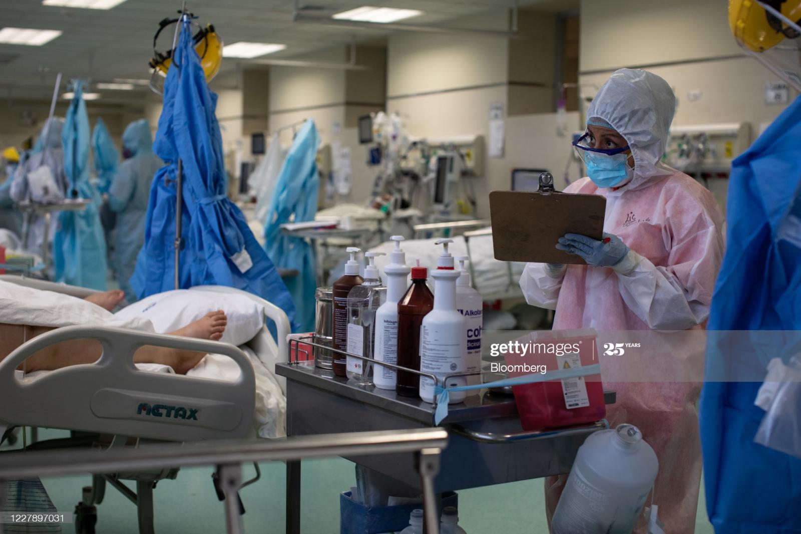 Thumbnail of Medical workers wearing personal_Ponce/Bloomberg via Getty Images