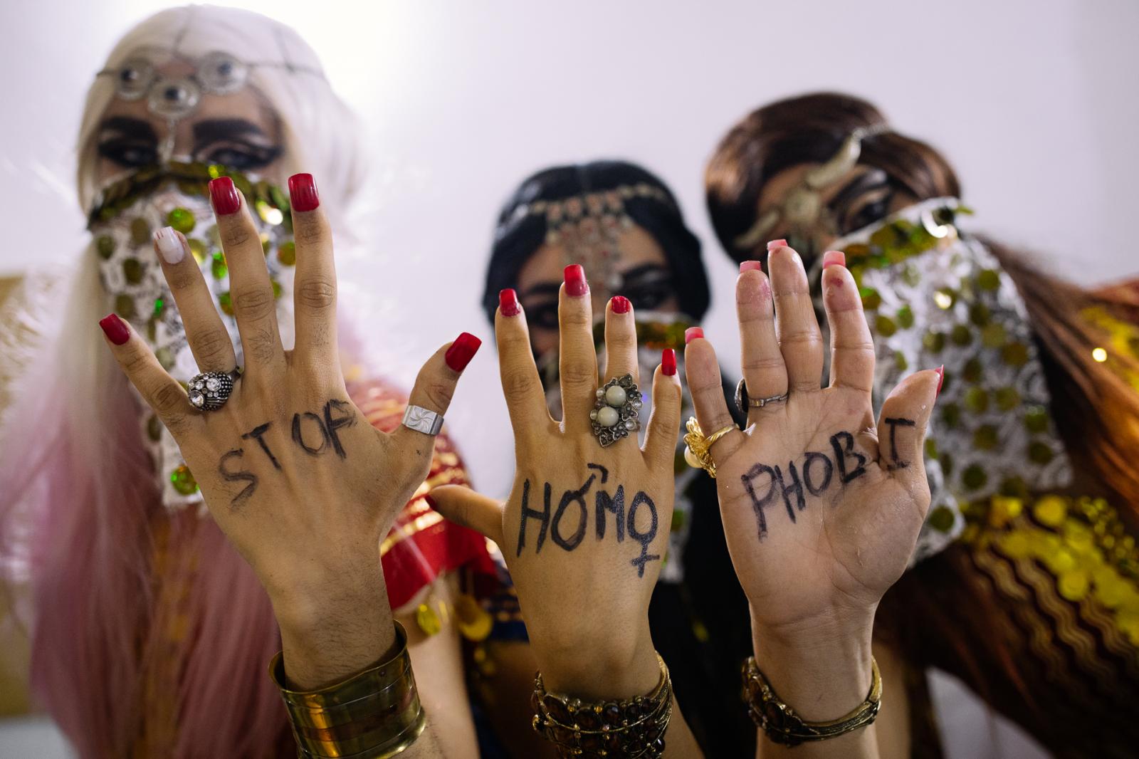  Etre homosexuel en Tunisie, c&...rc;tre un citoyen sans droits. 