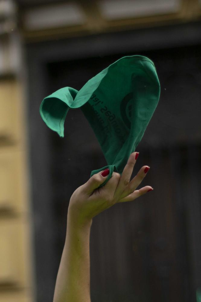  Bloomberg News - Fuego Feminista