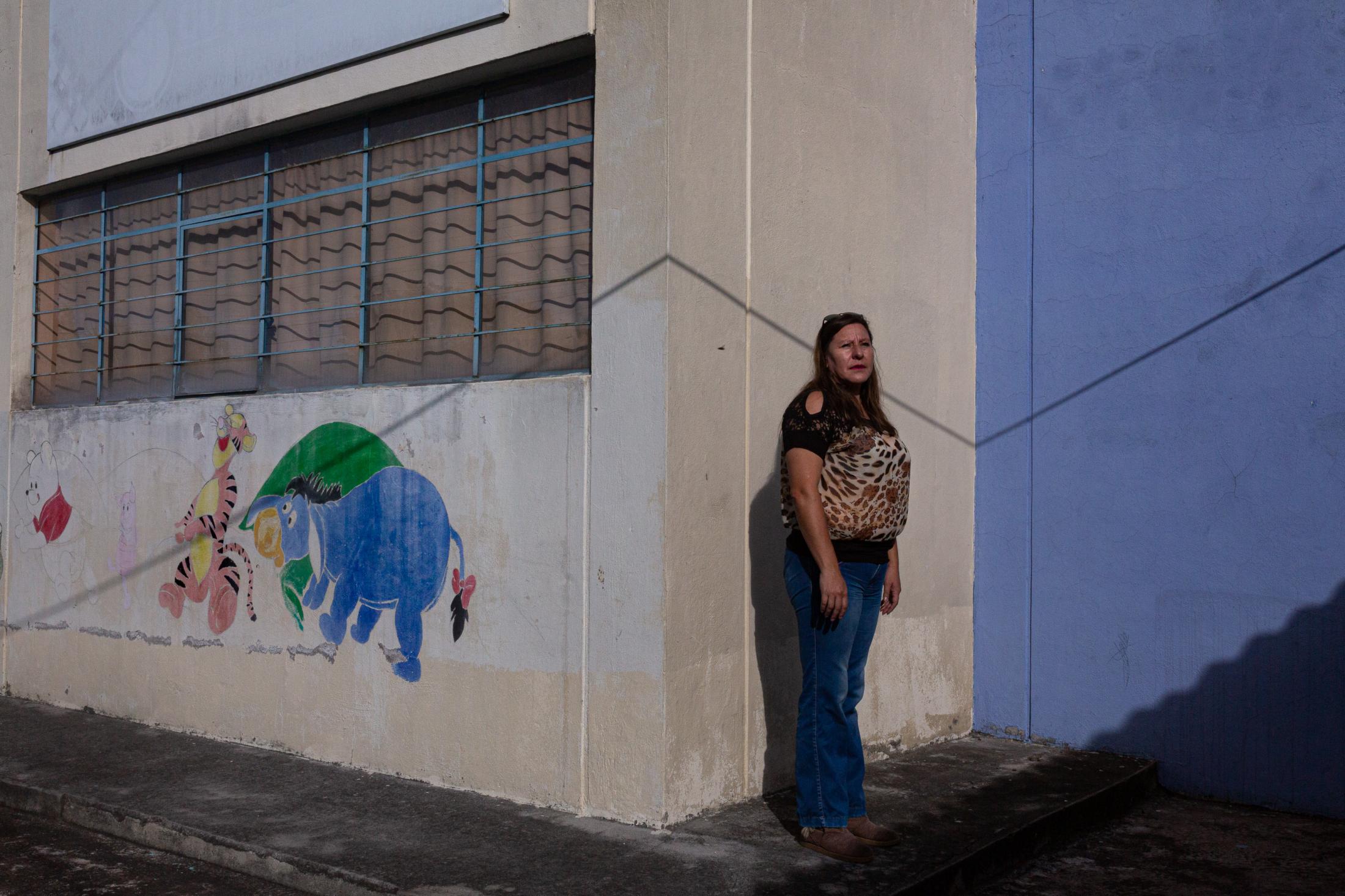 Wendy Morales (44), director of the school in the rural parish of Cotogchoa, does everything...